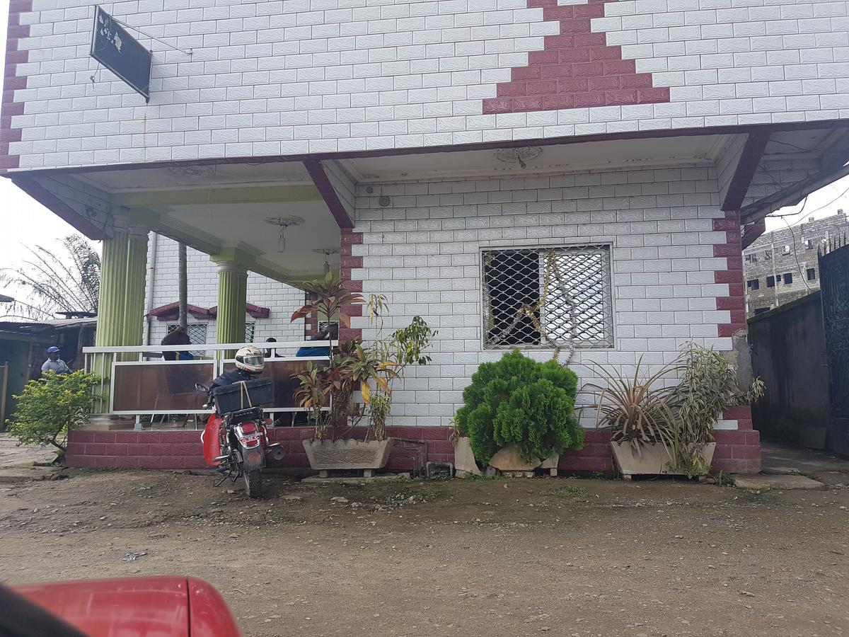 Hotel Kdv Bonaberi Bagian luar foto