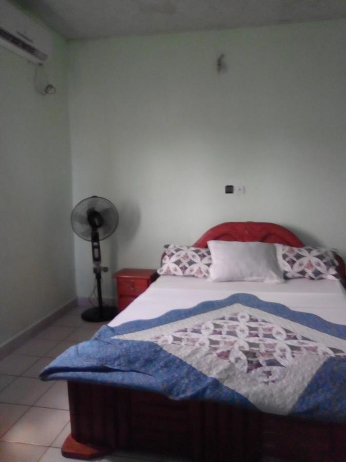 Hotel Kdv Bonaberi Bagian luar foto